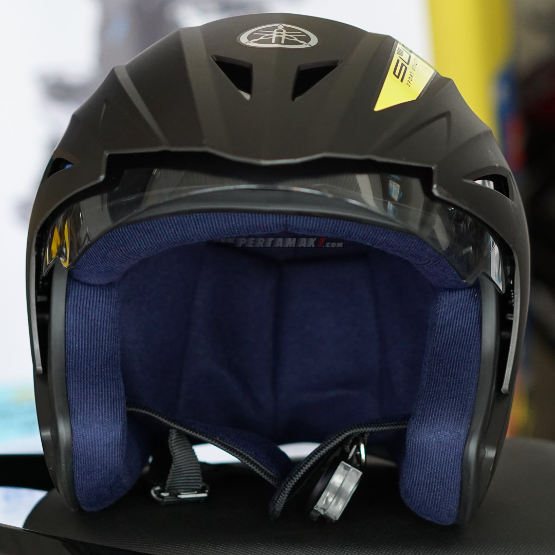 Helm Asli Yamaha Sebagai Bonus Bagi Pembeli